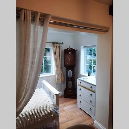 Quaint Country Cottage Close To Centre Of York بيت للعطل
