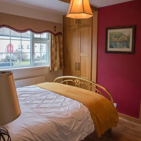 Quaint Country Cottage Close To Centre Of York بيت للعطل *