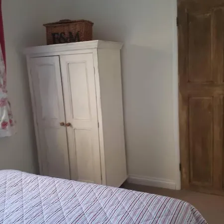 Quaint Country Cottage Close To Centre Of York بيت للعطل