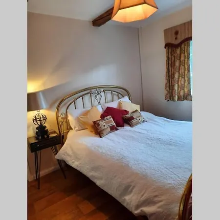 Quaint Country Cottage Close To Centre Of York